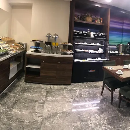 Hotel Old Port 3*