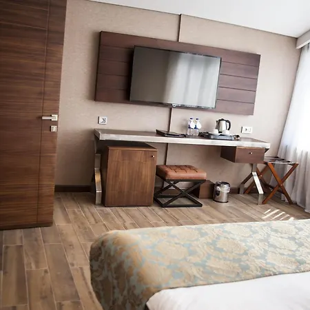 Hotel Old Port 3*
